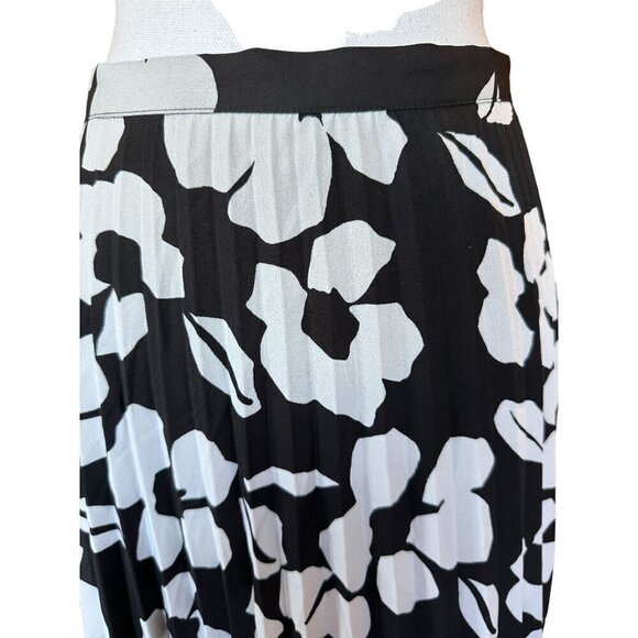 Tahari Arthur S. Levine Women's Pleated Skirt Sz 18 Black White Lined Floral NEW - Picture 5 of 14